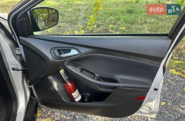 Седан Ford Focus 2015 в 