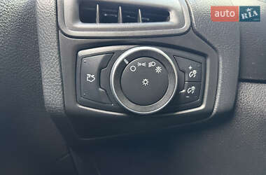 Седан Ford Focus 2015 в 