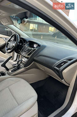 Седан Ford Focus 2012 в 