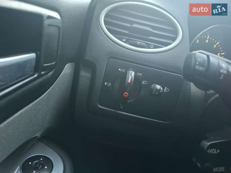 Хэтчбек Ford Focus 2010 в Нововолынске фото 13 Хэтчбек Ford Focus 2010 в Нововолынске