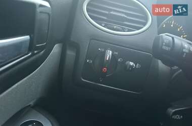 Хэтчбек Ford Focus 2010 в 