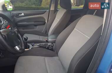 Хэтчбек Ford Focus 2010 в 