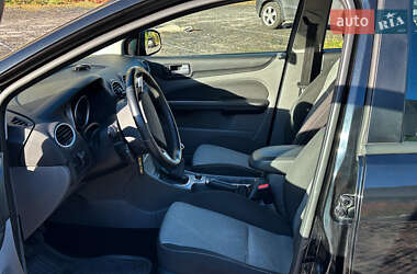 Седан Ford Focus 2011 в 