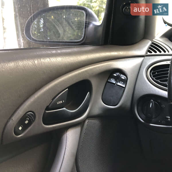 Хэтчбек Ford Focus 2001 в Киеве