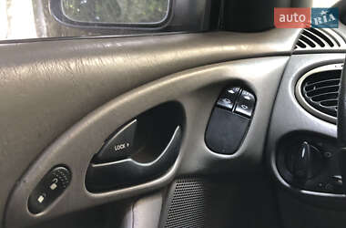 Хетчбек Ford Focus 2001 в 