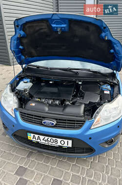 Хэтчбек Ford Focus 2010 в 