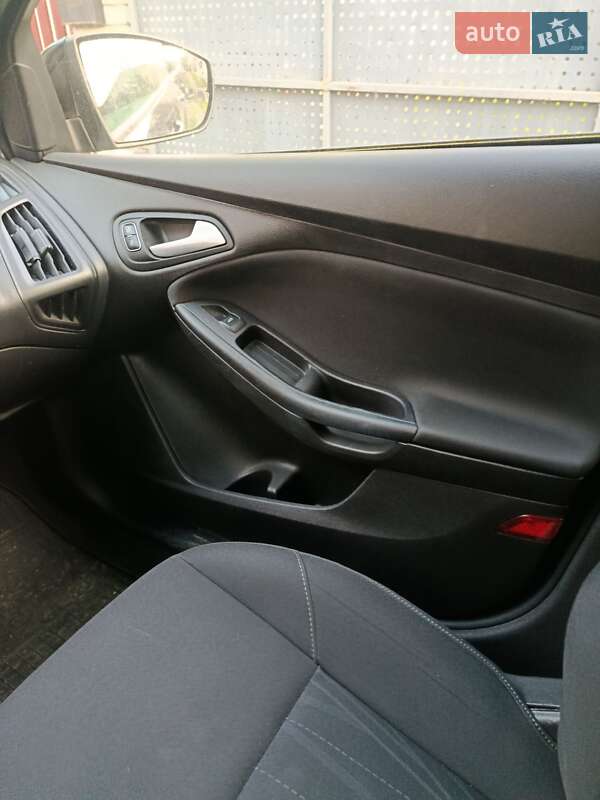 Седан Ford Focus 2015 в Стрию
