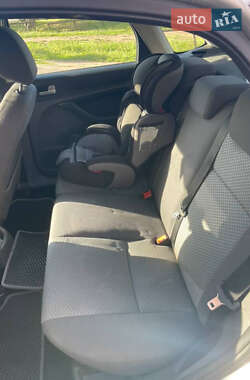 Седан Ford Focus 2006 в 