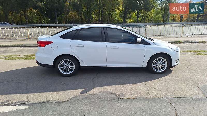 Седан Ford Focus 2015 в Дніпрі