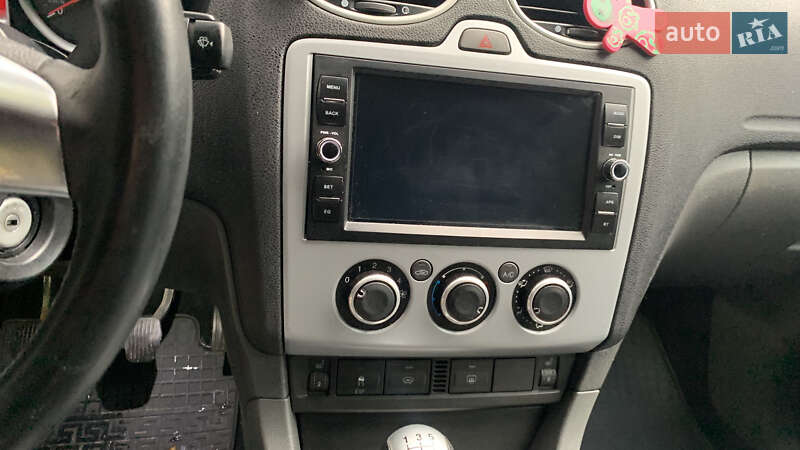 Хэтчбек Ford Focus 2006 в Борщеве