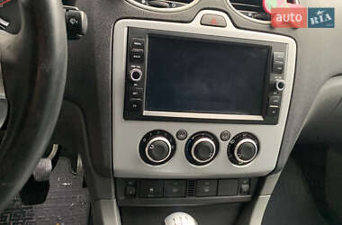 Хэтчбек Ford Focus 2006 в 