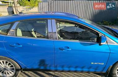 Хэтчбек Ford Focus 2014 в 