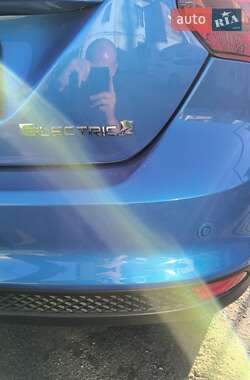 Хэтчбек Ford Focus 2014 в 