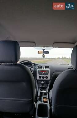 Хэтчбек Ford Focus 2005 в  фото 21 Хэтчбек Ford Focus 2005 в