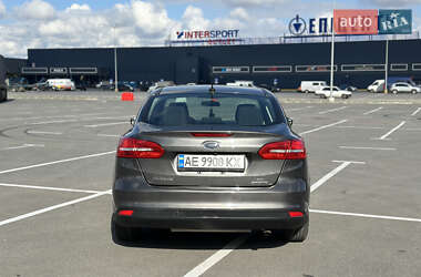 Седан Ford Focus 2015 в 