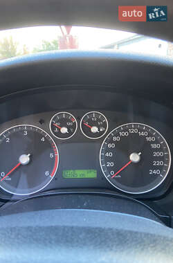 Хэтчбек Ford Focus 2005 в 