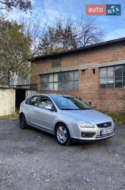 Хэтчбек Ford Focus 2005 в 