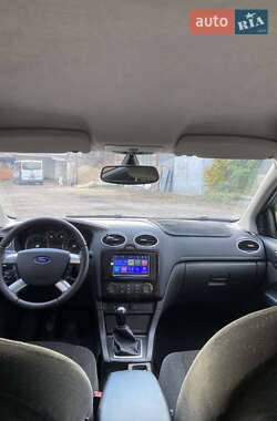 Хэтчбек Ford Focus 2005 в 