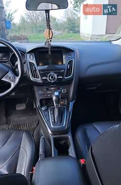 Седан Ford Focus 2015 в 
