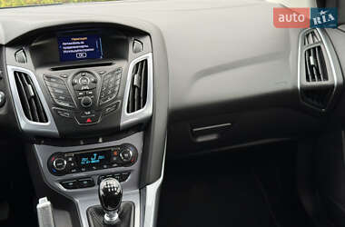 Хэтчбек Ford Focus 2013 в 