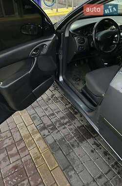 Хетчбек Ford Focus 2004 в 