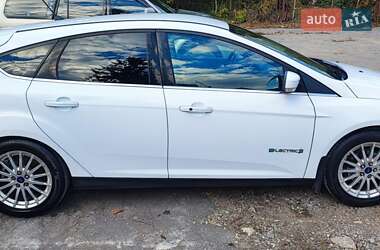 Хетчбек Ford Focus 2013 в 