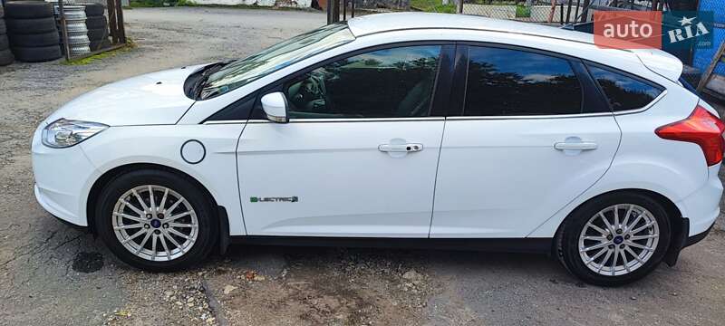 Хэтчбек Ford Focus 2013 в Каменец-Подольском