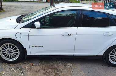 Хетчбек Ford Focus 2013 в 