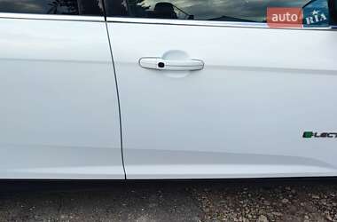 Хетчбек Ford Focus 2013 в 