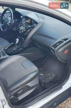 Хетчбек Ford Focus 2013 в 