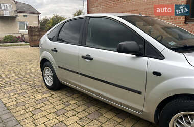 Хетчбек Ford Focus 2005 в 