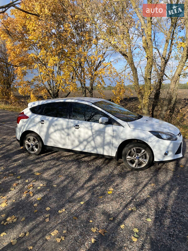 Хетчбек Ford Focus 2013 в 