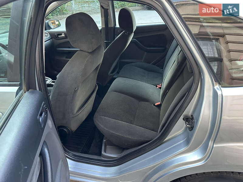 Хетчбек Ford Focus 2005 в Чернівцях фото 22 Хетчбек Ford Focus 2005 в Чернівцях