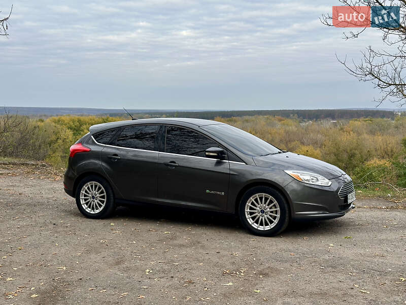 Хэтчбек Ford Focus 2015 в Чугуеве