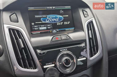 Седан Ford Focus 2014 в  фото 11 Седан Ford Focus 2014 в