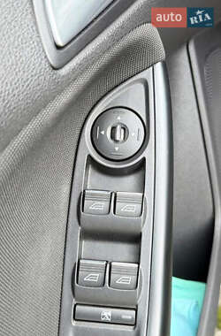 Хэтчбек Ford Focus 2012 в 