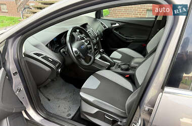 Хэтчбек Ford Focus 2012 в 