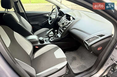 Хэтчбек Ford Focus 2012 в 