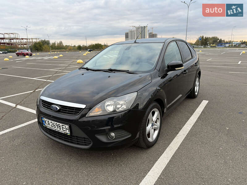 Хэтчбек Ford Focus 2010 в 