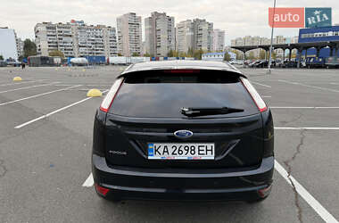Хэтчбек Ford Focus 2010 в 