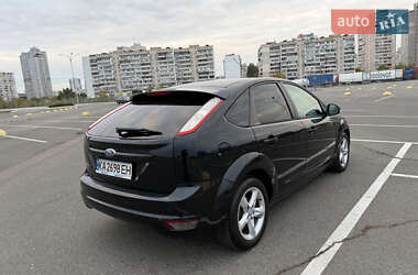 Хэтчбек Ford Focus 2010 в 