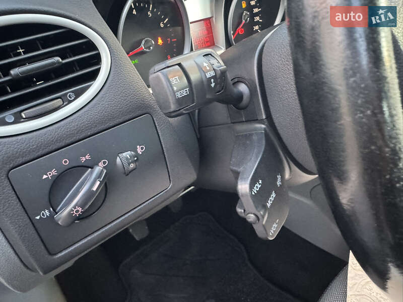 Хэтчбек Ford Focus 2010 в Луцке