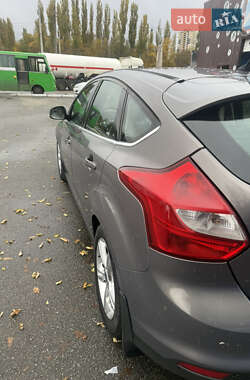 Хэтчбек Ford Focus 2013 в 