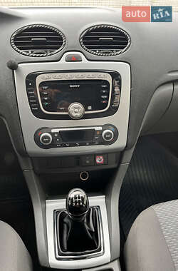 Хэтчбек Ford Focus 2007 в 