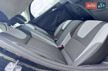 Хэтчбек Ford Focus 2011 в 