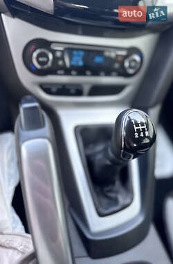 Хэтчбек Ford Focus 2011 в 