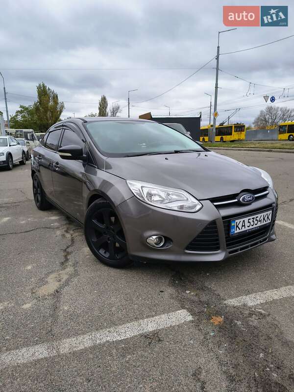 Седан Ford Focus 2013 в 