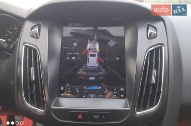 Хетчбек Ford Focus 2013 в 