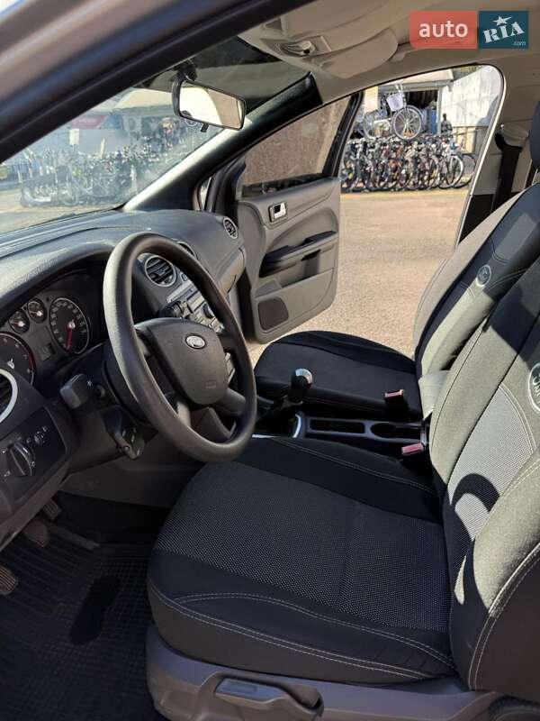 Хэтчбек Ford Focus 2004 в Мукачево фото 11 Хэтчбек Ford Focus 2004 в Мукачево