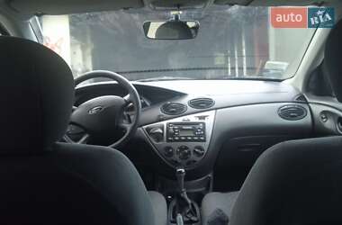 Хэтчбек Ford Focus 2004 в  фото 4 Хэтчбек Ford Focus 2004 в